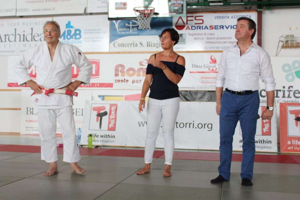 Il Maestro Corrado Croceri con l'Assessore allo Sport di Porto Sant'Elpidio Elena Amurri e il Sindaco di Corridonia Paolo Cartechini.