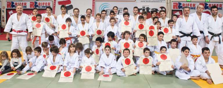Foto di gruppo al termine del Kagami Biraki 2013
